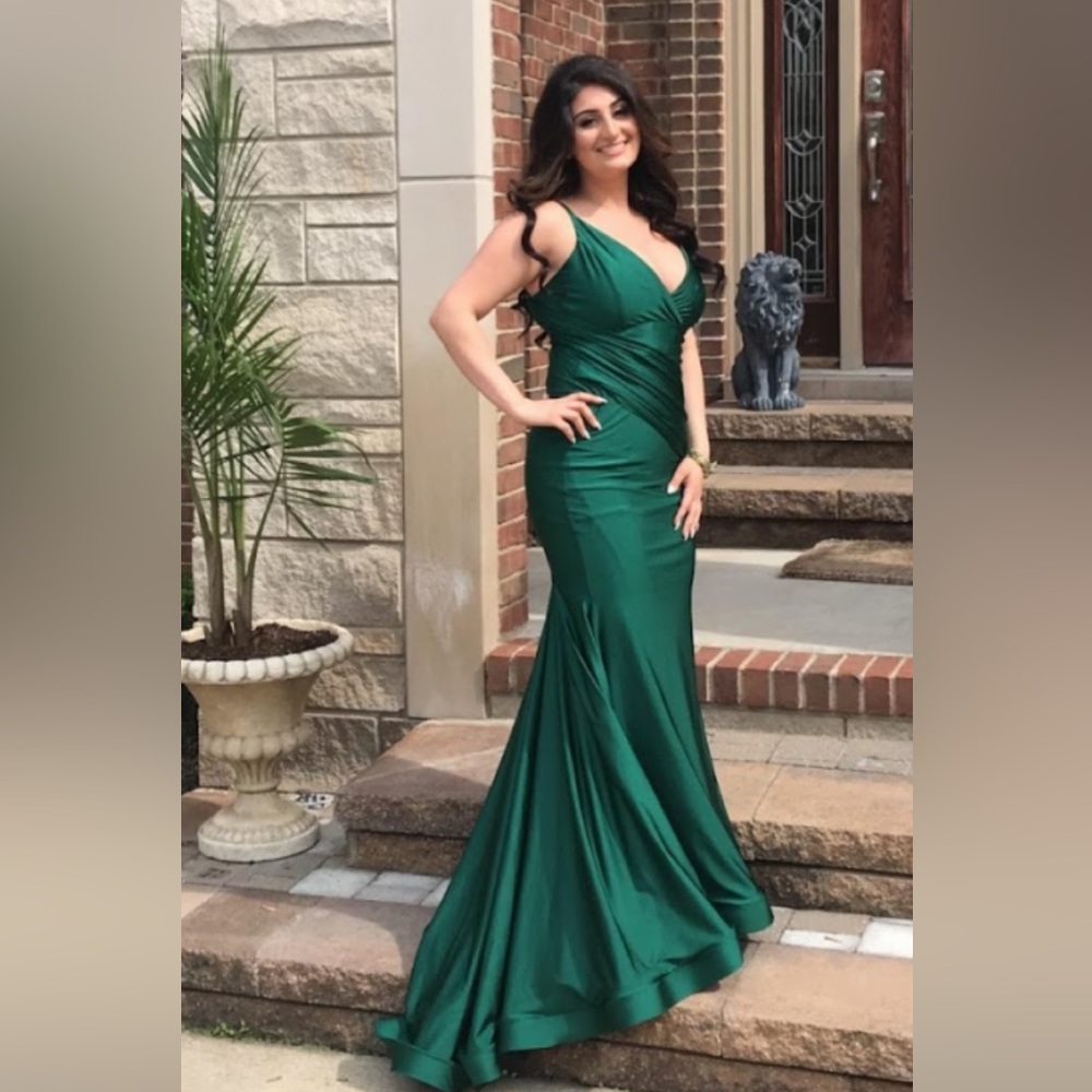 Jessica Angel size medium emerald prom dress
